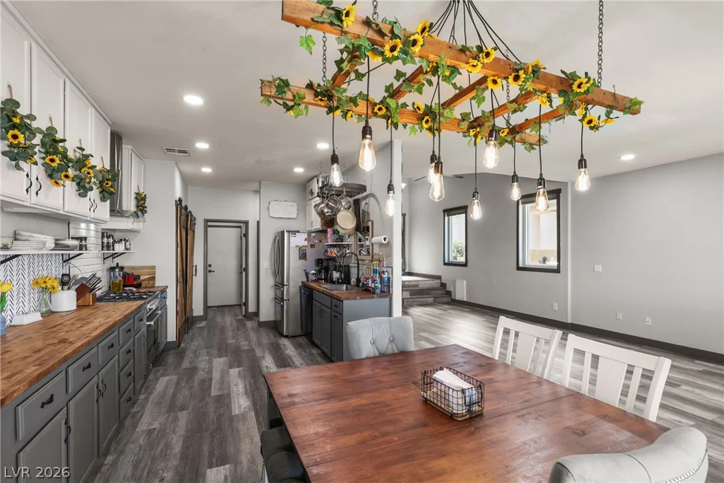 7066 Shimmering, Henderson, NV 89011