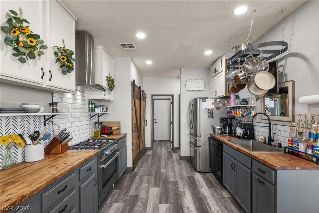 7066 Shimmering, Henderson, NV 89011