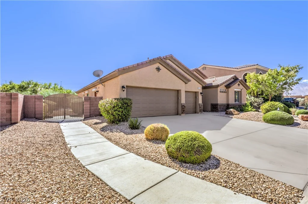 8327 Bowman Woods, Las Vegas, NV 89129