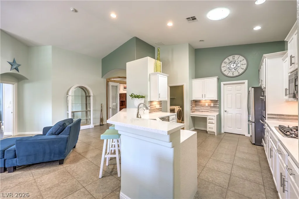 8327 Bowman Woods, Las Vegas, NV 89129