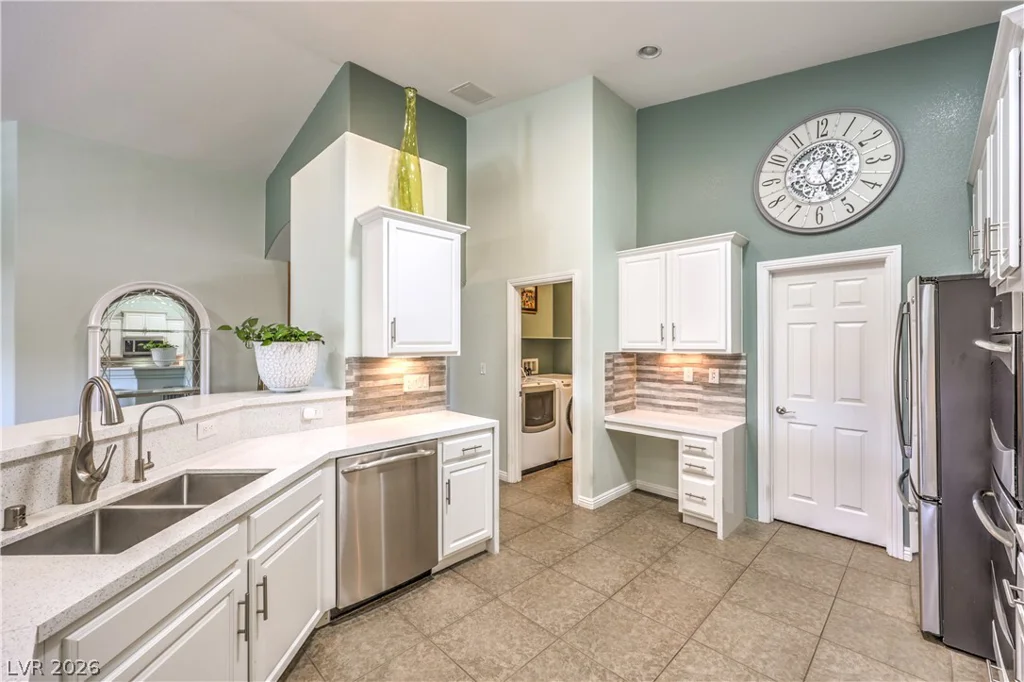 8327 Bowman Woods, Las Vegas, NV 89129