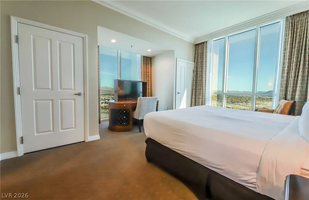 135 Harmon, Las Vegas, NV 89109
