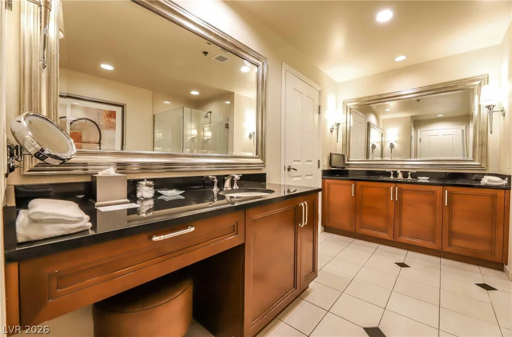 135 Harmon, Las Vegas, NV 89109