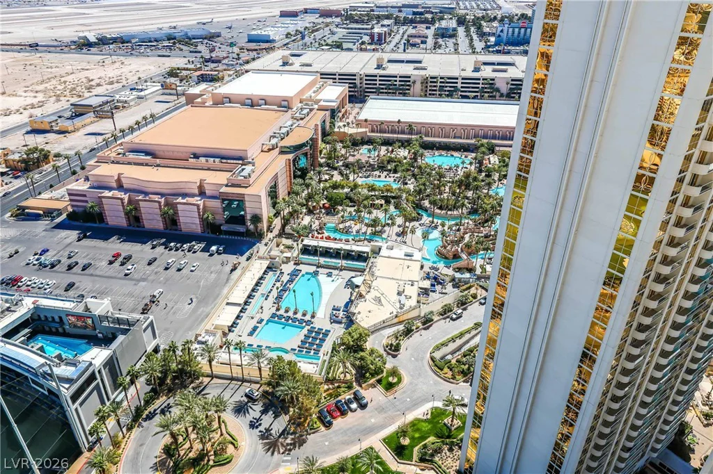 135 Harmon, Las Vegas, NV 89109
