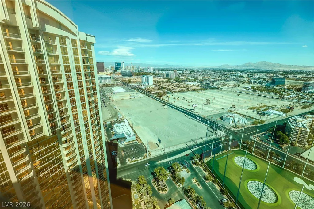 135 Harmon, Las Vegas, NV 89109