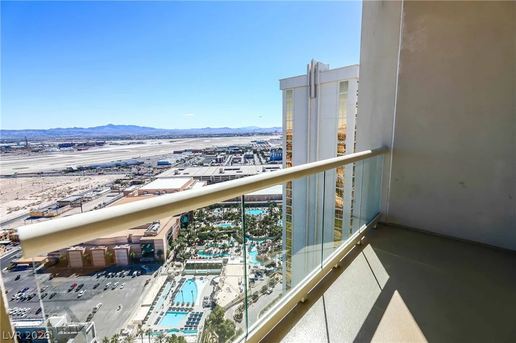 135 Harmon, Las Vegas, NV 89109