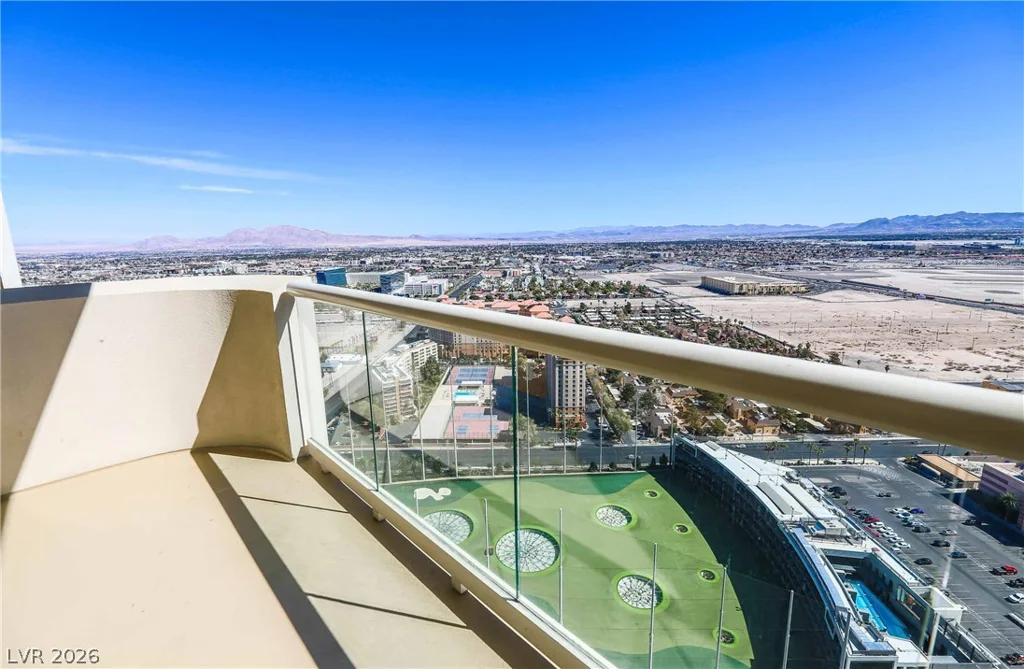 135 Harmon, Las Vegas, NV 89109