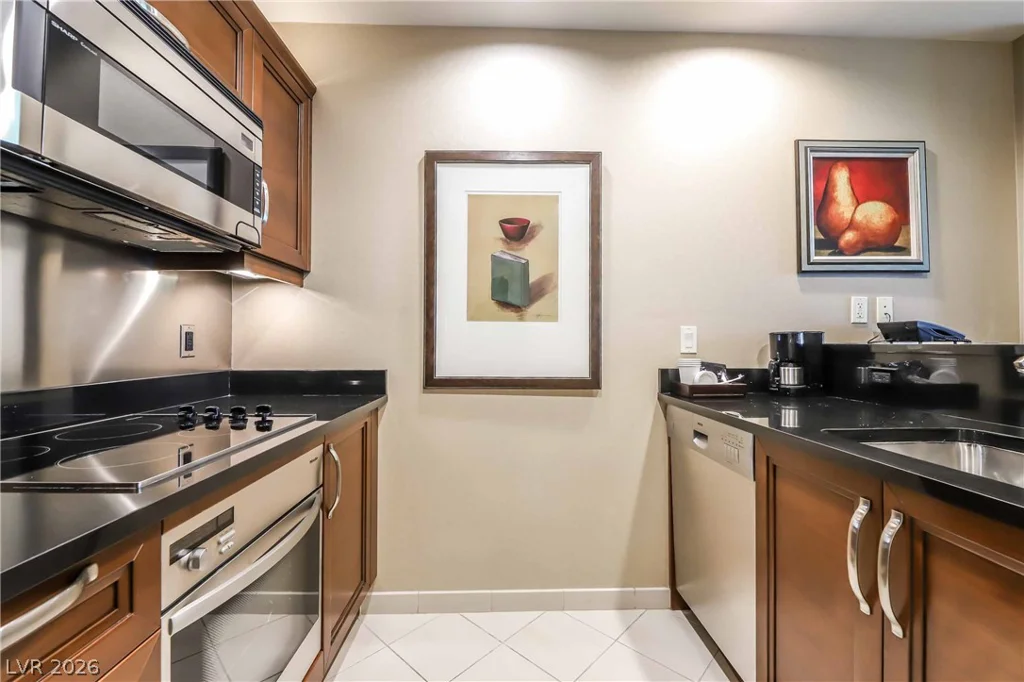 135 Harmon, Las Vegas, NV 89109