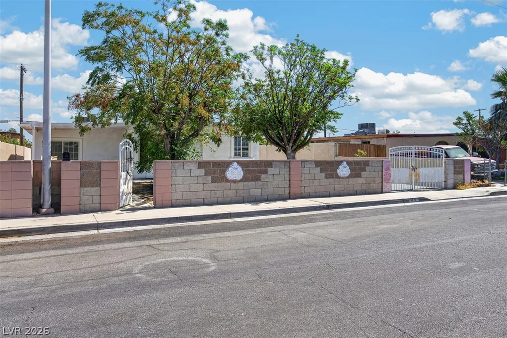 1721 Ardmore, Las Vegas, NV 89104