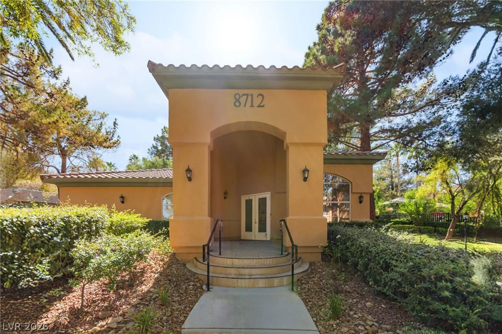 8709 Red Rio, Las Vegas, NV 89128