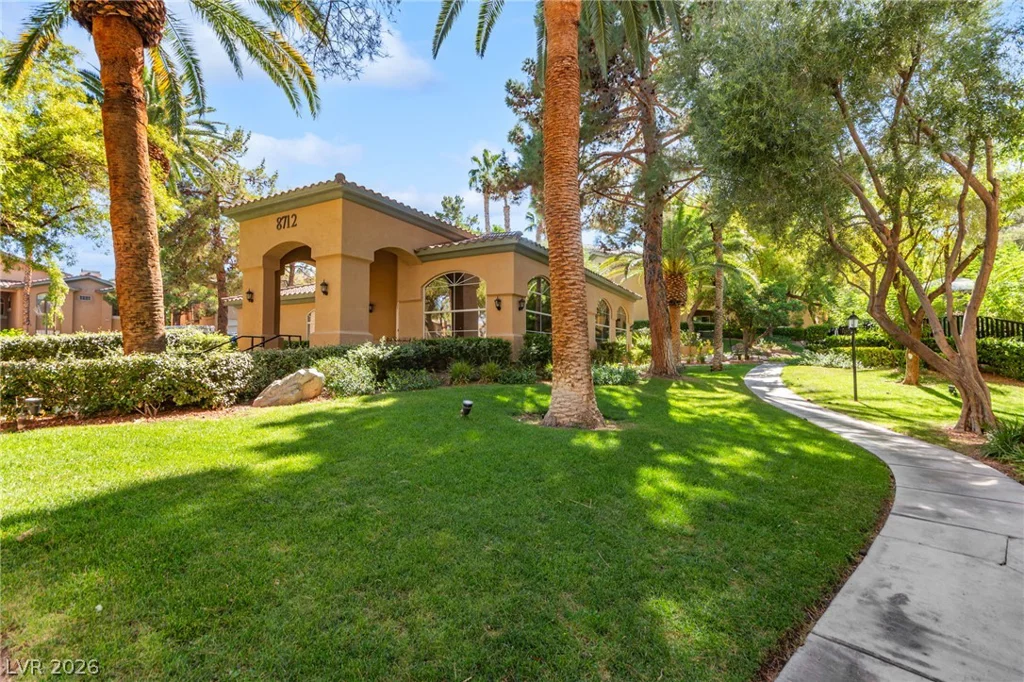 8709 Red Rio, Las Vegas, NV 89128