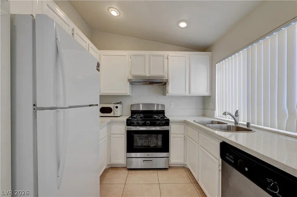 2025 Hollow Oak, North Las Vegas, NV 89031