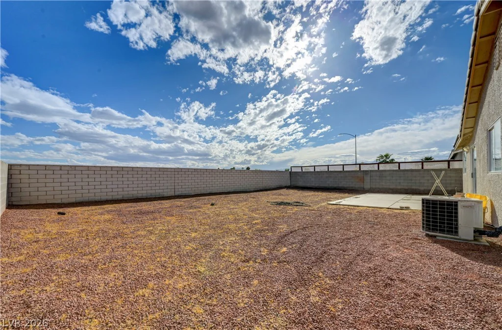 2025 Hollow Oak, North Las Vegas, NV 89031