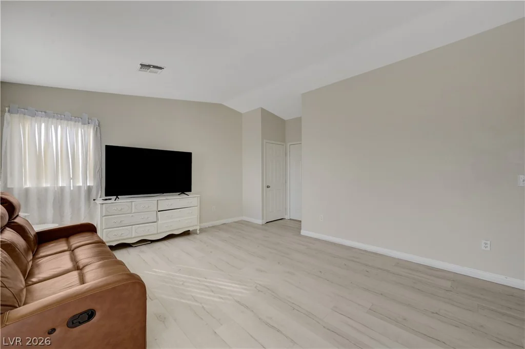 2025 Hollow Oak, North Las Vegas, NV 89031