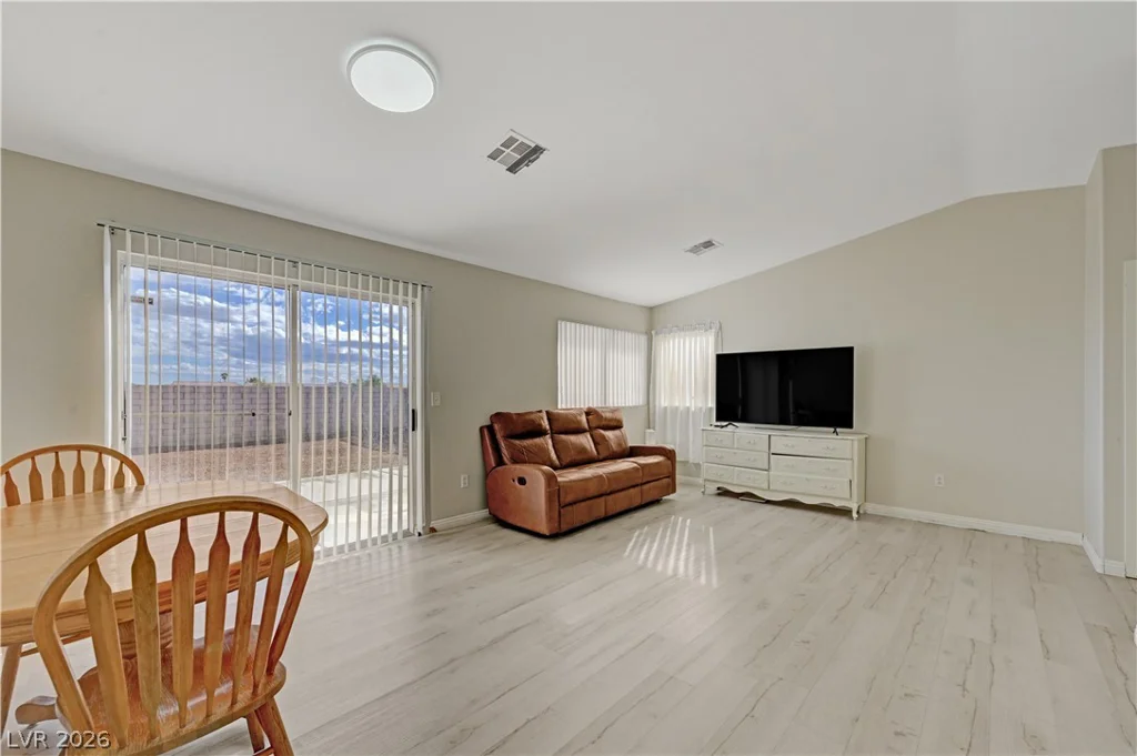 2025 Hollow Oak, North Las Vegas, NV 89031