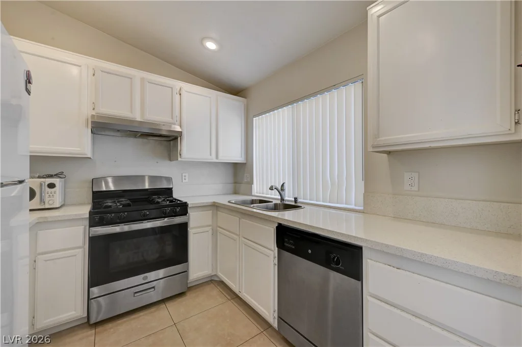 2025 Hollow Oak, North Las Vegas, NV 89031