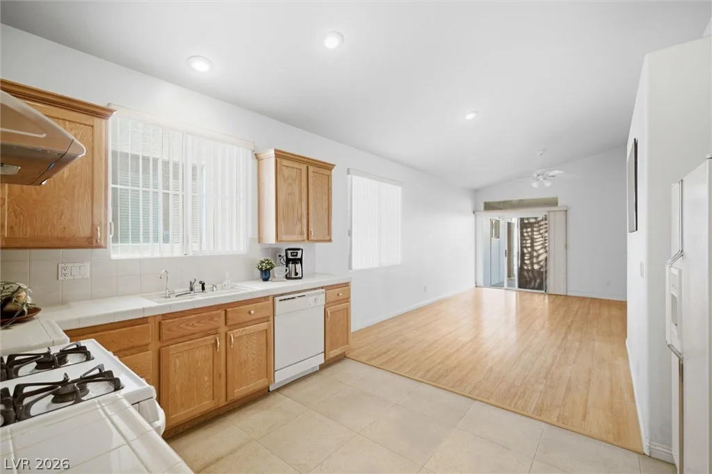 8210 Shallow River, Las Vegas, NV 89117