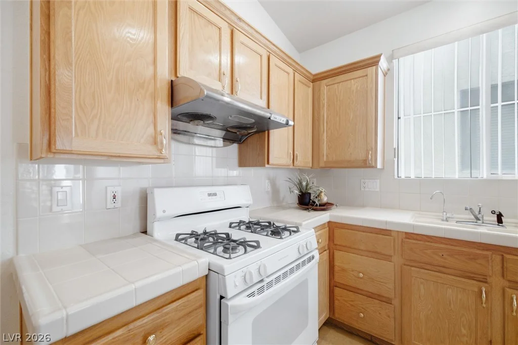 8210 Shallow River, Las Vegas, NV 89117