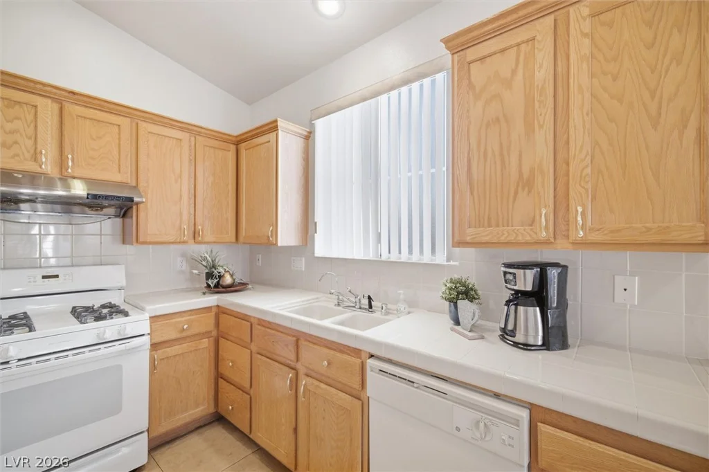 8210 Shallow River, Las Vegas, NV 89117