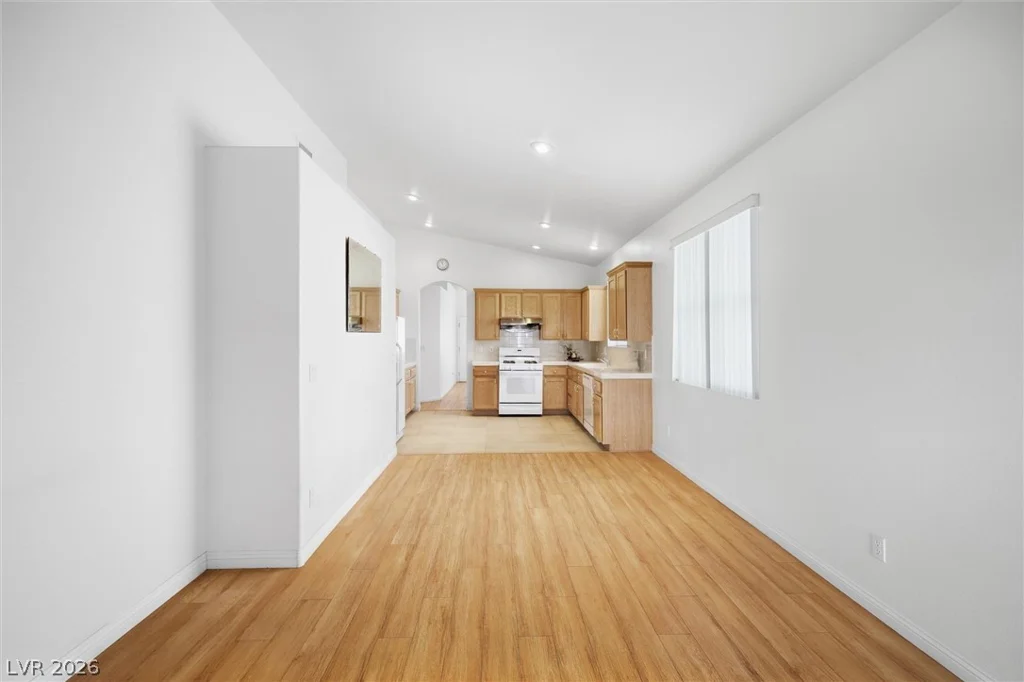 8210 Shallow River, Las Vegas, NV 89117