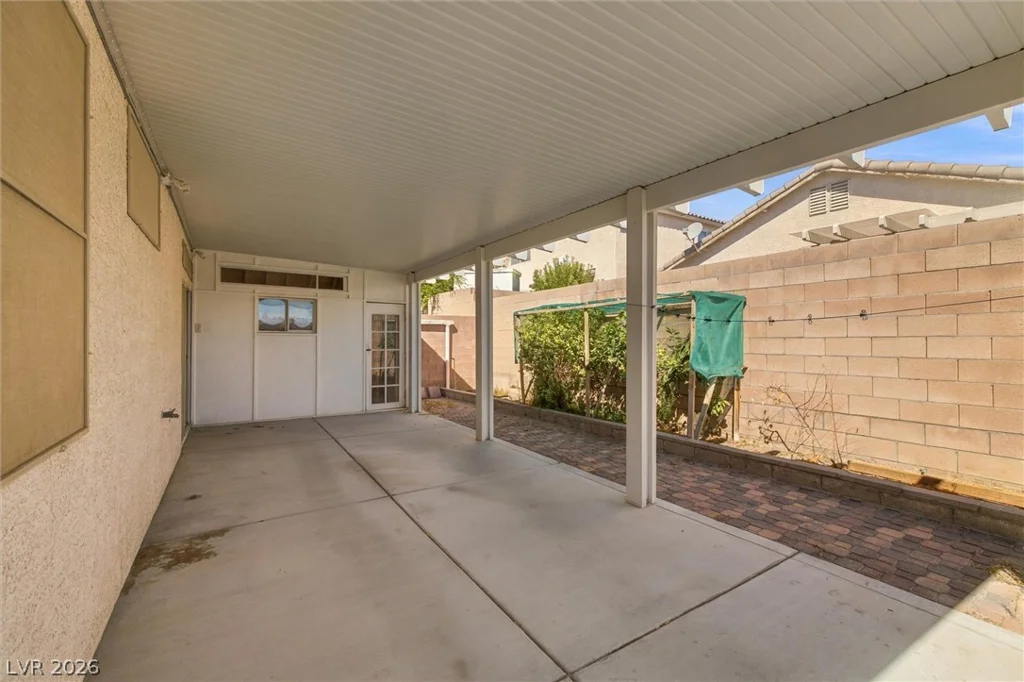 8210 Shallow River, Las Vegas, NV 89117