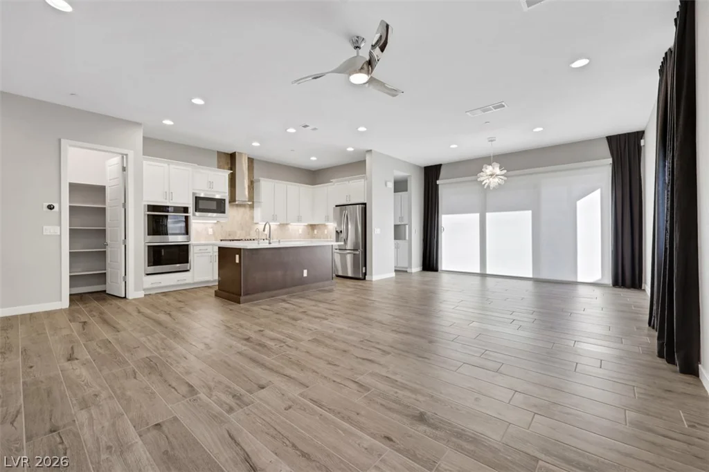 82 Nine Mile Creek, Las Vegas, NV 89138