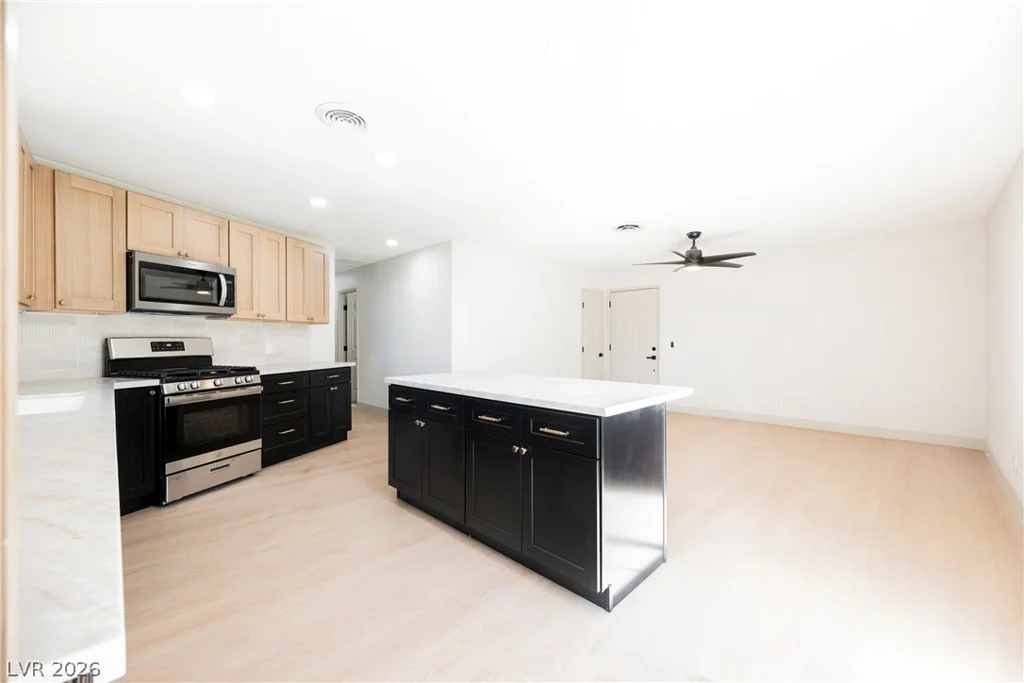 5117 New Bedford, Las Vegas, NV 89122