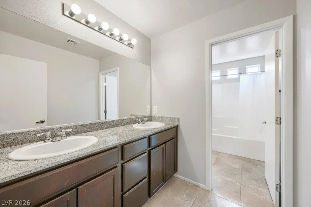 7241 Glistening Star, North Las Vegas, NV 89084