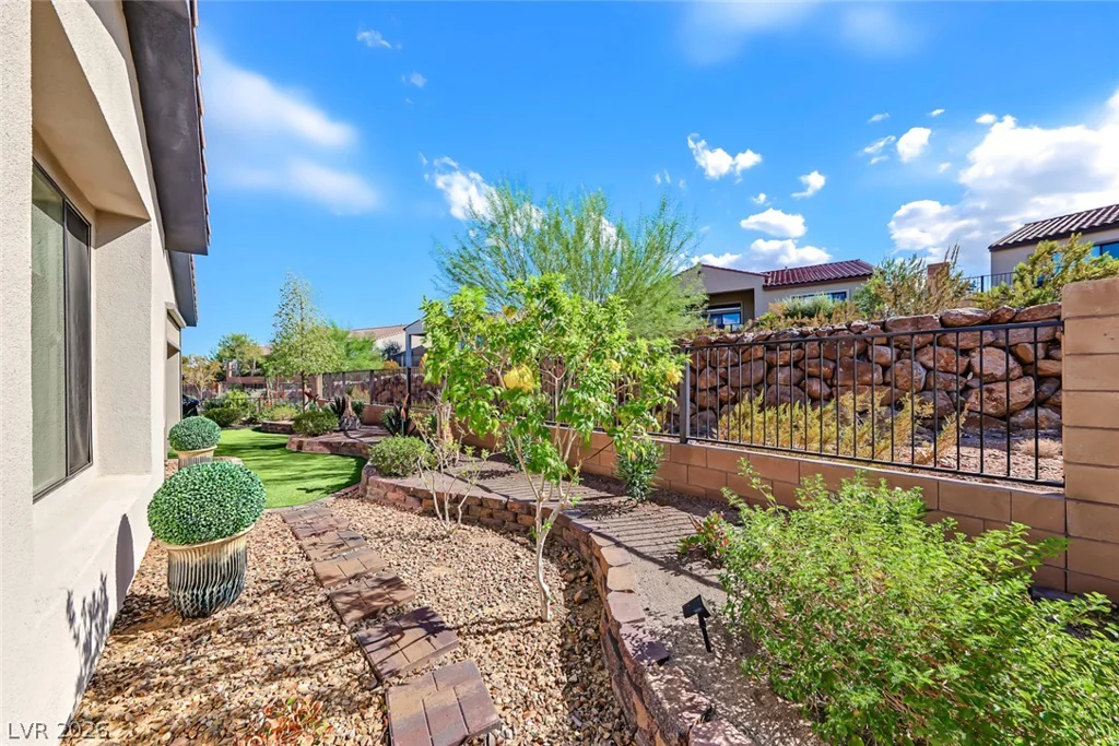 23 Arid Crest, Henderson, NV 89011