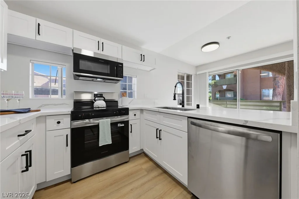 2121 Sealion, Las Vegas, NV 89128
