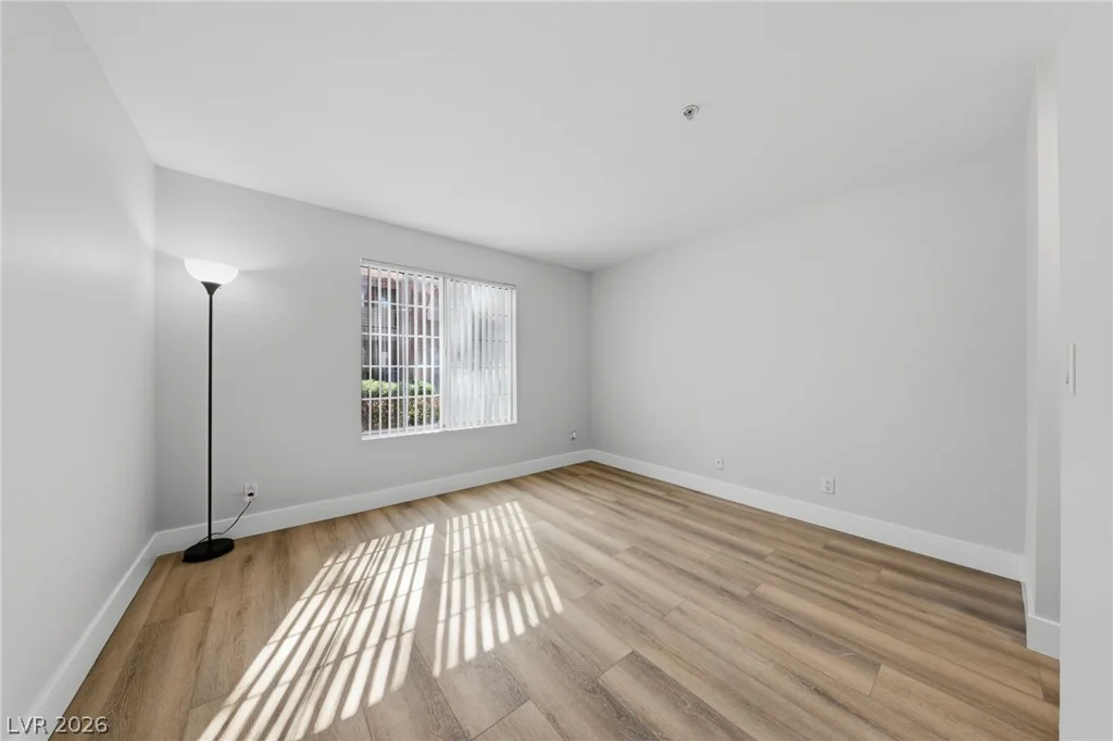 2121 Sealion, Las Vegas, NV 89128