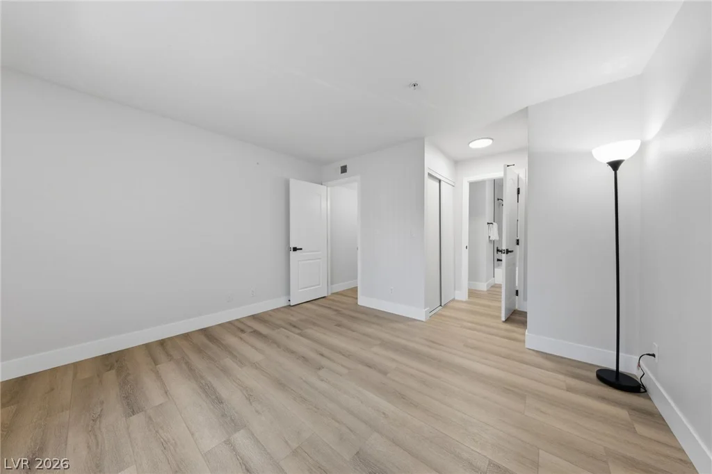 2121 Sealion, Las Vegas, NV 89128