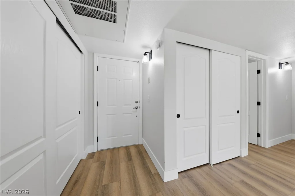 2121 Sealion, Las Vegas, NV 89128