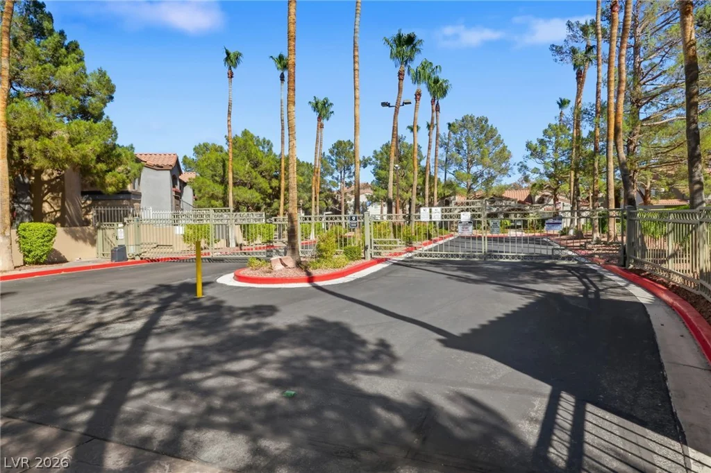 2121 Sealion, Las Vegas, NV 89128