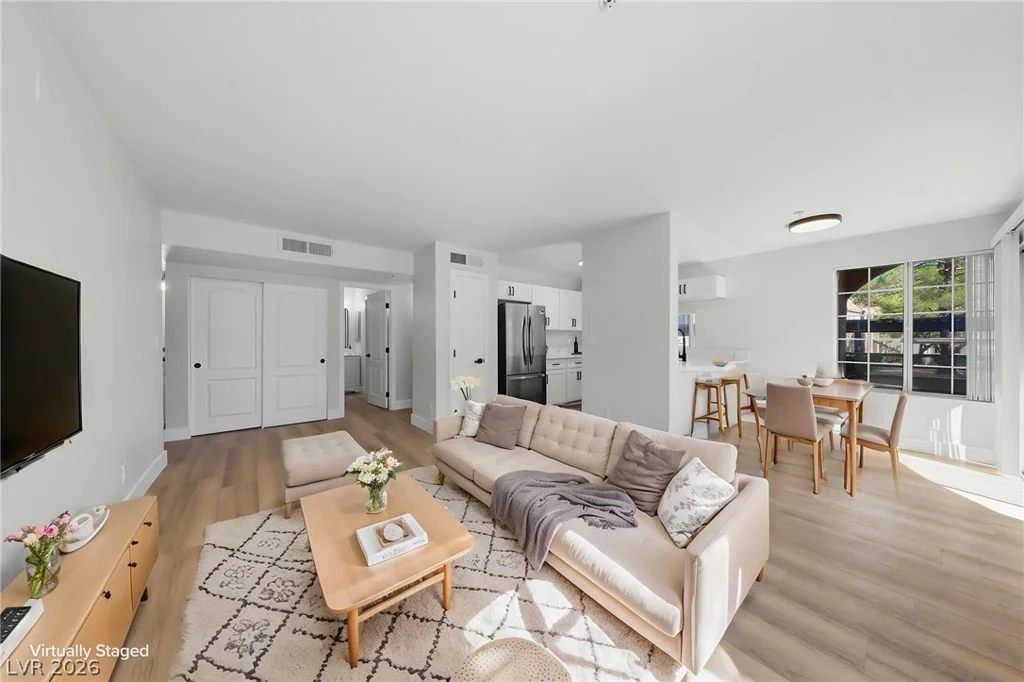 2121 Sealion, Las Vegas, NV 89128