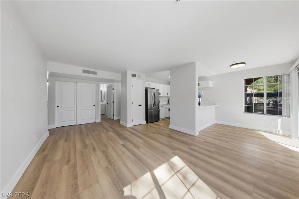 2121 Sealion, Las Vegas, NV 89128