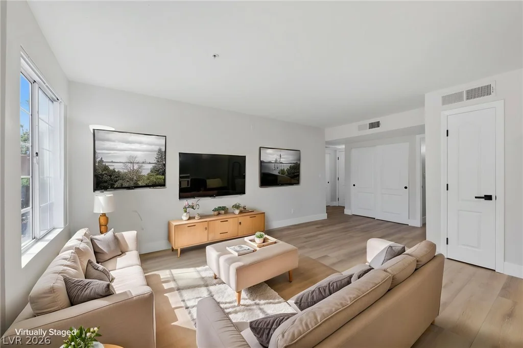 2121 Sealion, Las Vegas, NV 89128