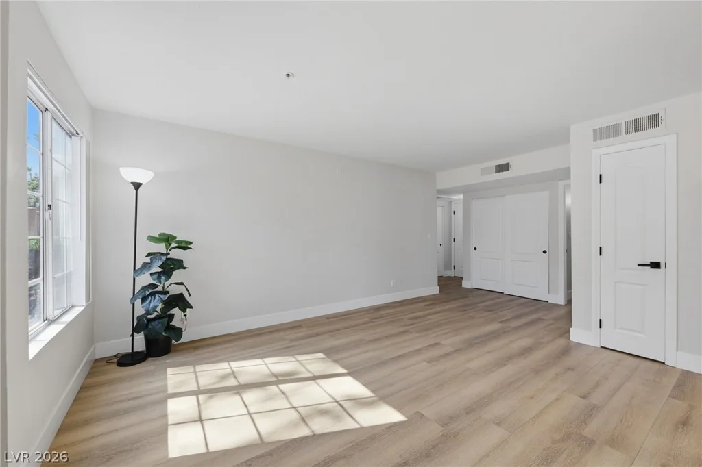 2121 Sealion, Las Vegas, NV 89128