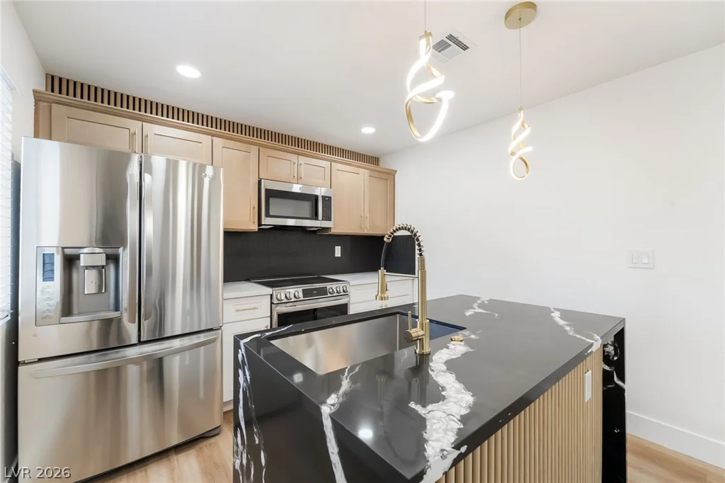 5332 River Glen, Las Vegas, NV 89103