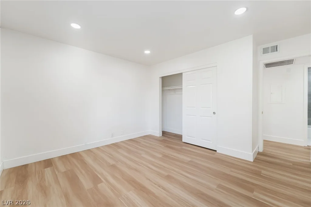 5332 River Glen, Las Vegas, NV 89103