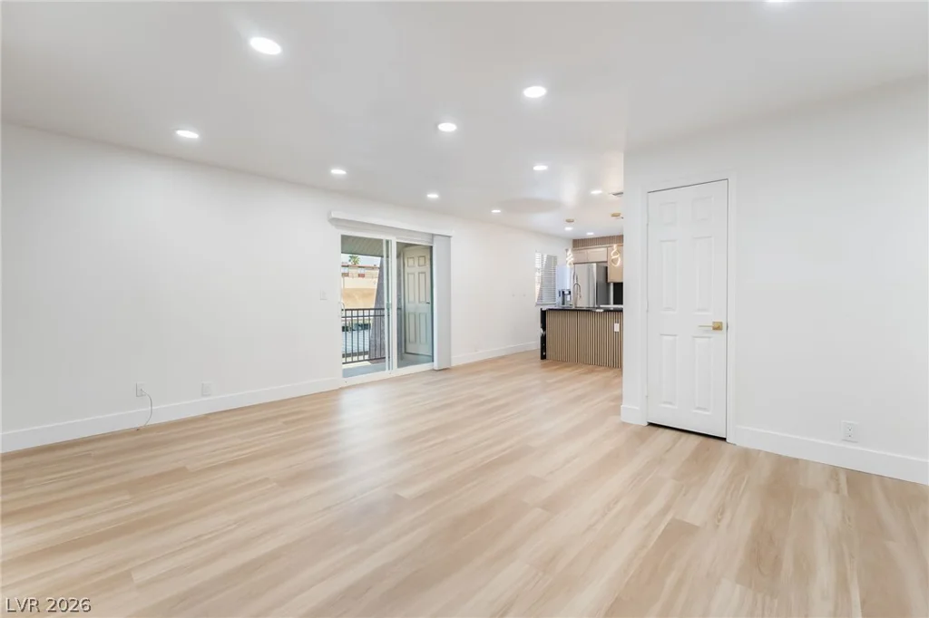 5332 River Glen, Las Vegas, NV 89103