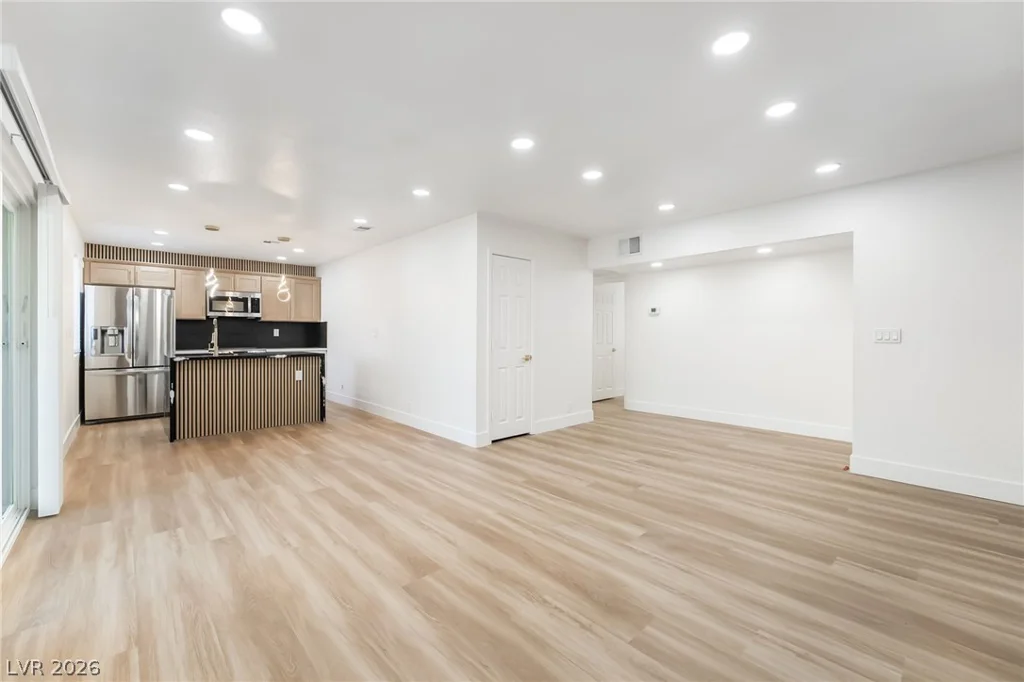 5332 River Glen, Las Vegas, NV 89103