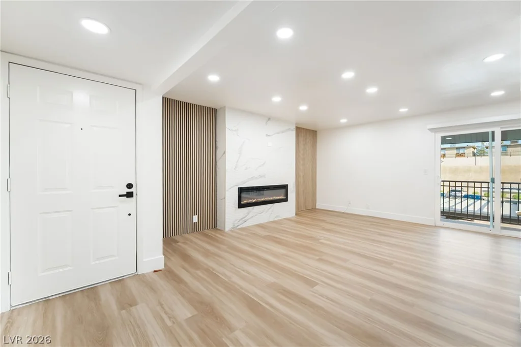 5332 River Glen, Las Vegas, NV 89103