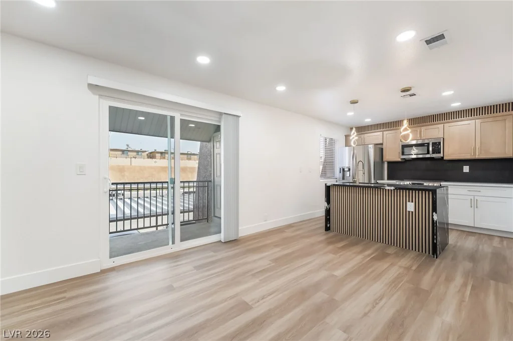 5332 River Glen, Las Vegas, NV 89103