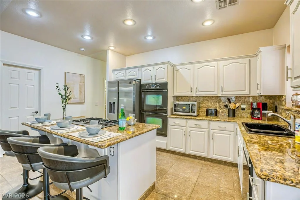 7451 Midfield, Las Vegas, NV 89120