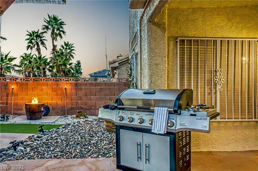 7451 Midfield, Las Vegas, NV 89120