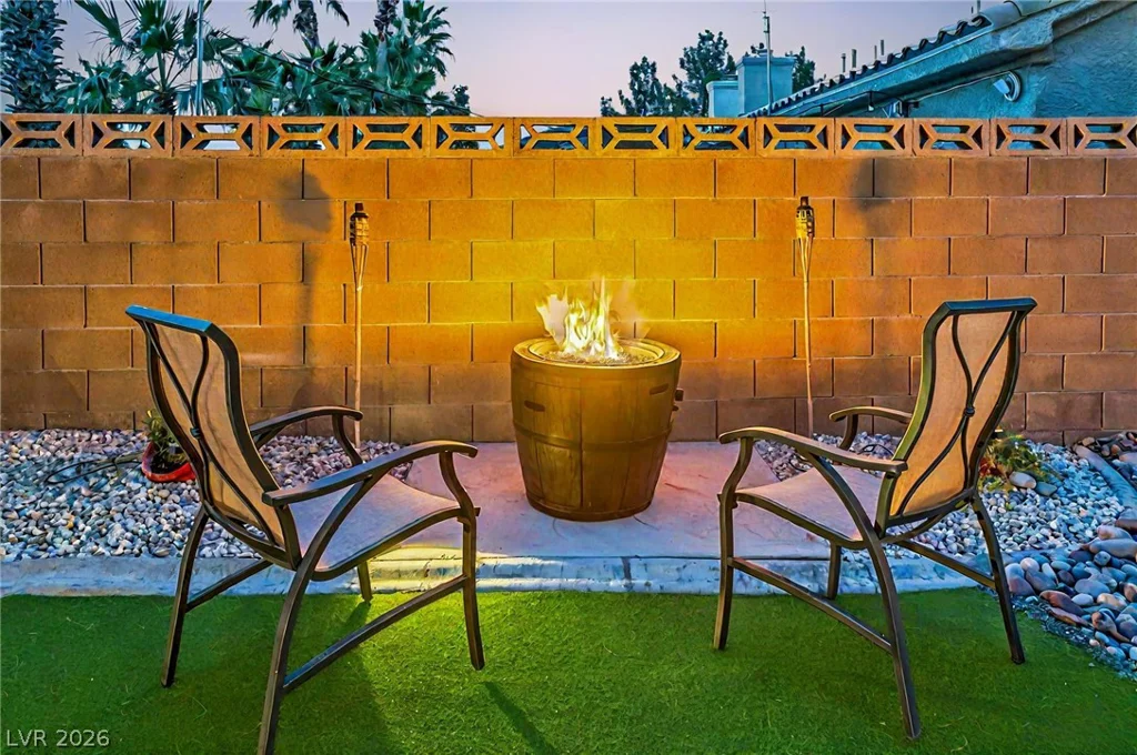 7451 Midfield, Las Vegas, NV 89120