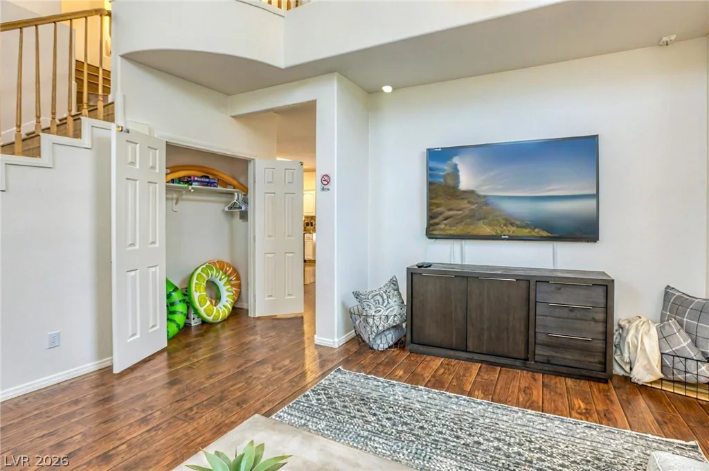 7451 Midfield, Las Vegas, NV 89120