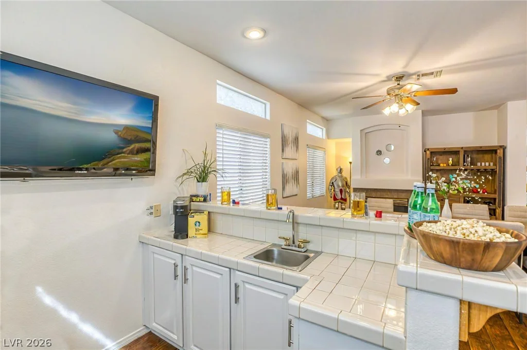 7451 Midfield, Las Vegas, NV 89120