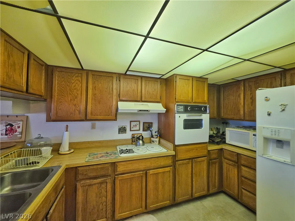 745 Royal Crest, Las Vegas, NV 89169